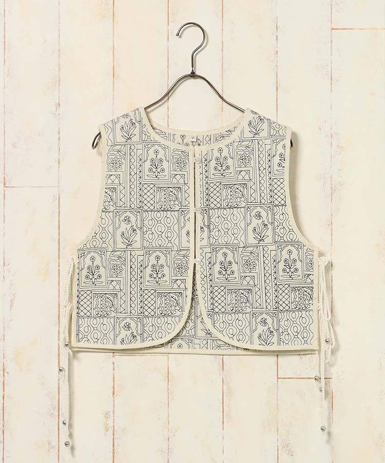フラワー刺繍ベスト