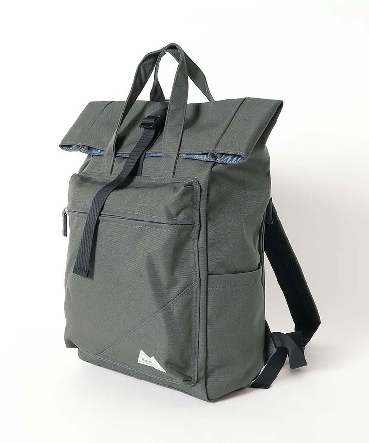 新品　軽量/A4対応　横脂チャームフラップリュック　グレー×カーキ 新品 軽量/A4対応 横脂チャームフラップリュック グレー×カーキ