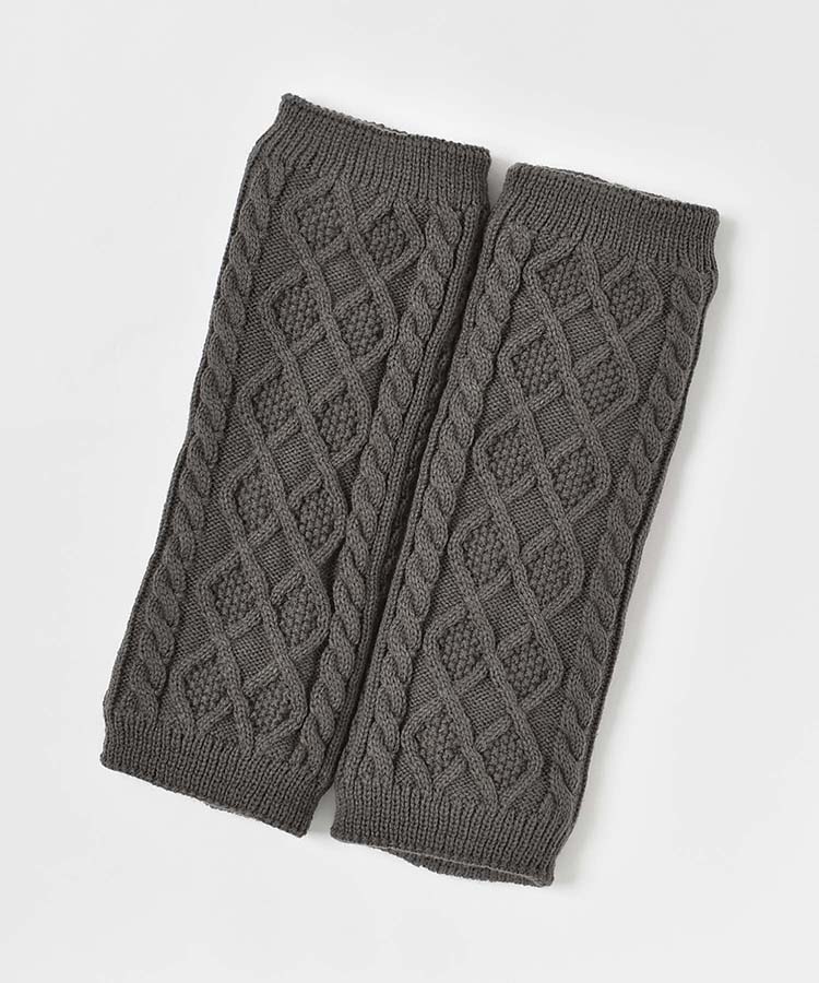 ケーブル編みレッグウォーマー
