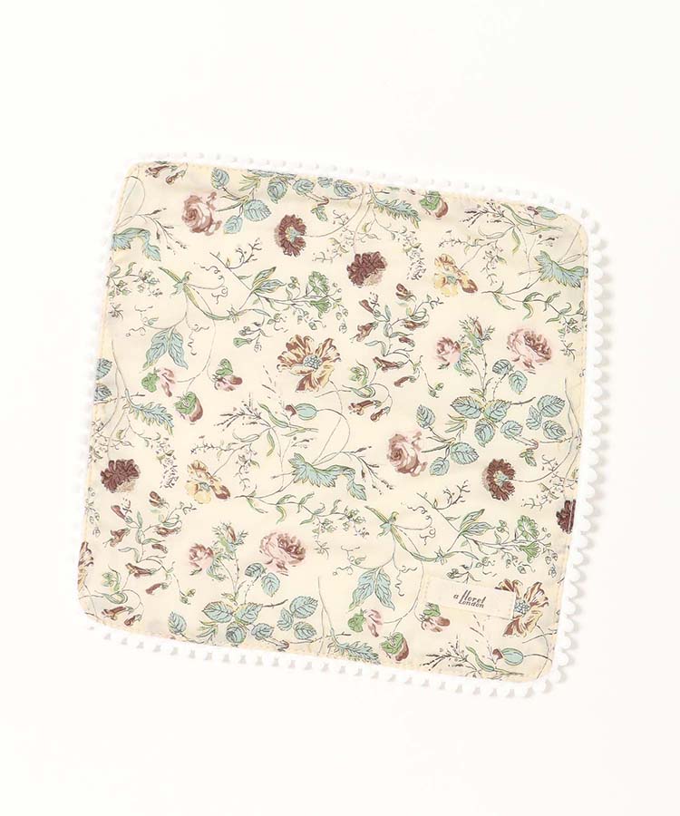 リバティプリントボンボンハンドタオル