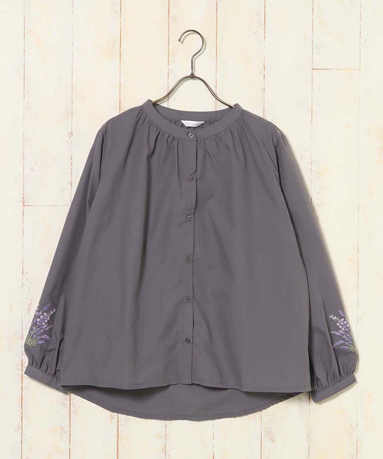 袖フラワー刺繍ギャザーブラウス