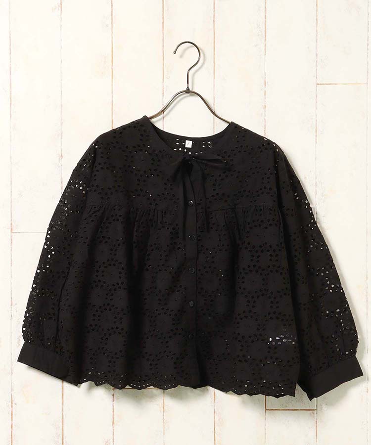 シフリー刺繍ノーカラーブラウス