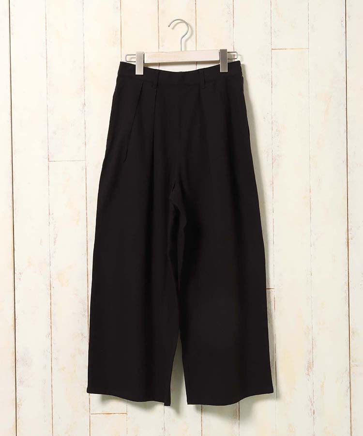 シンプルタックパンツ