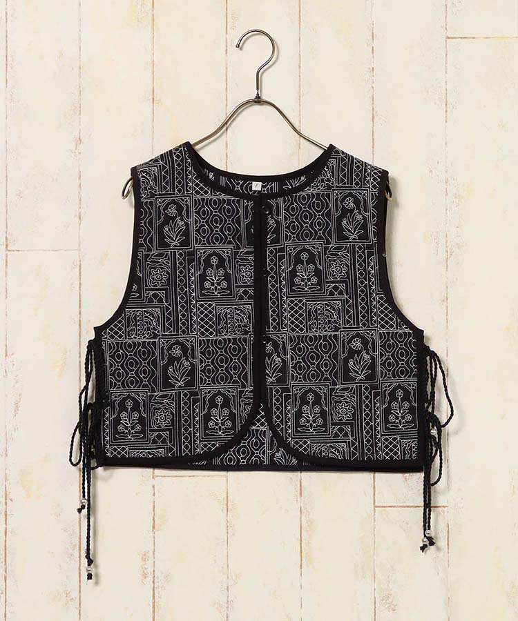 フラワー刺繍ベスト
