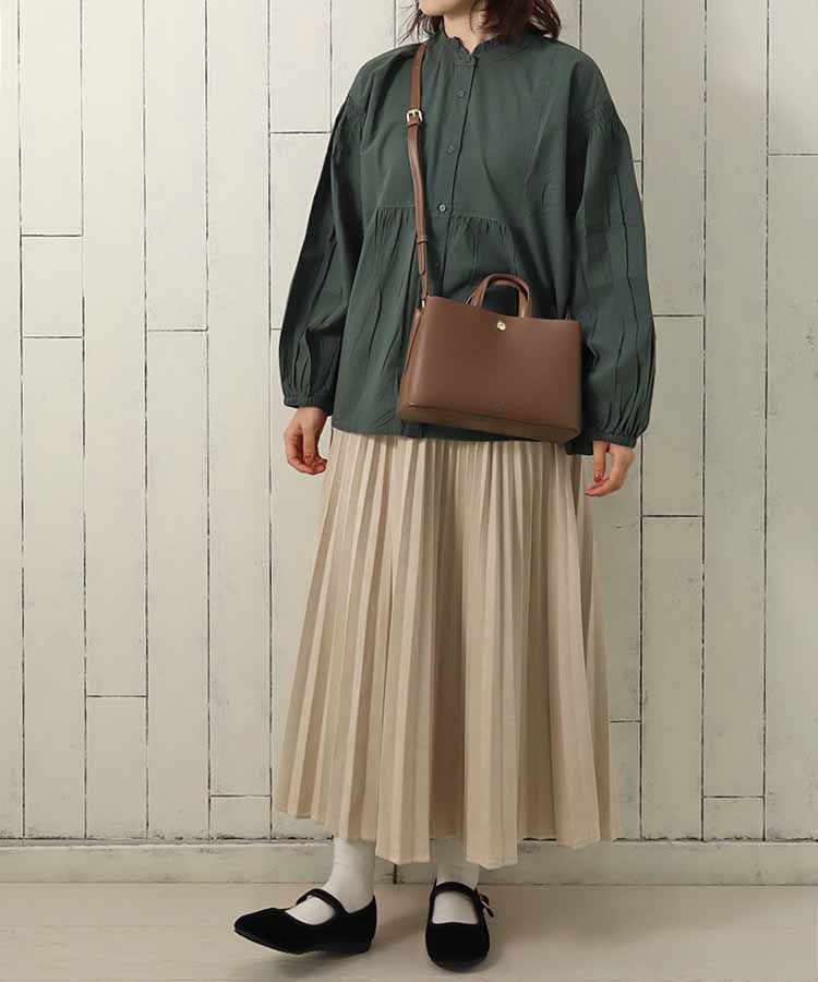 襟フリルシャーリングブラウス