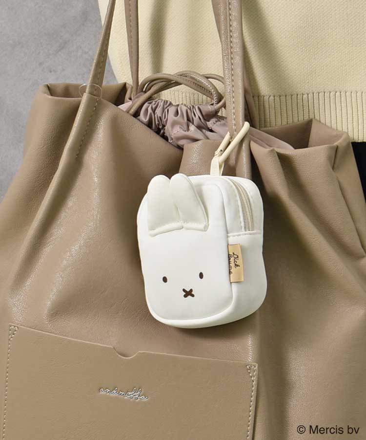 BRUNA FACEボンディングマイクロスクエアポーチ