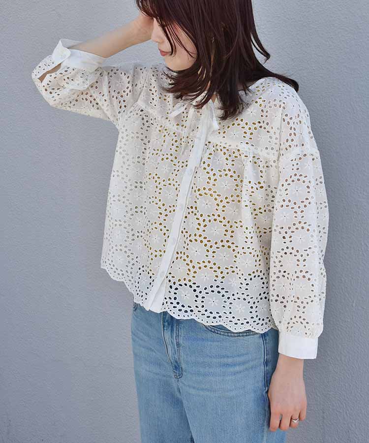 シフリー刺繍ノーカラーブラウス