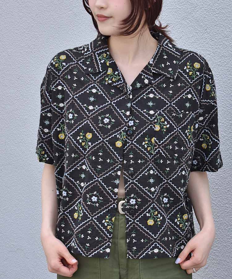 総刺繍ブラウス