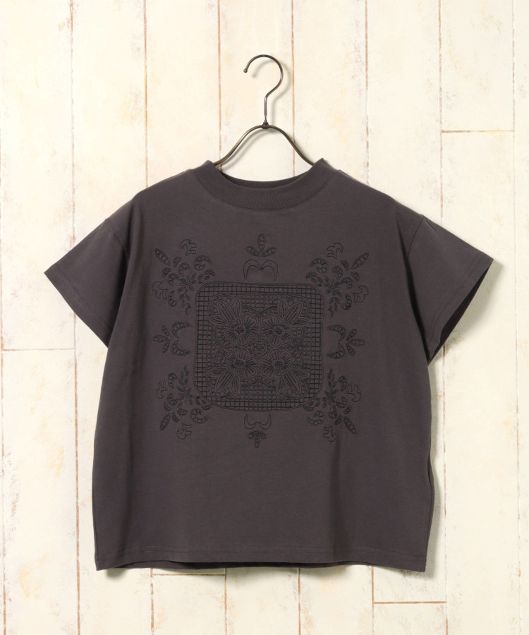 レース風刺繍Tシャツ