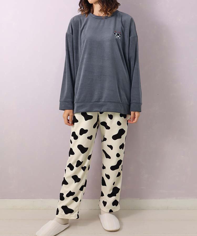 ウシ柄ワンポイントルームウェア上下セット