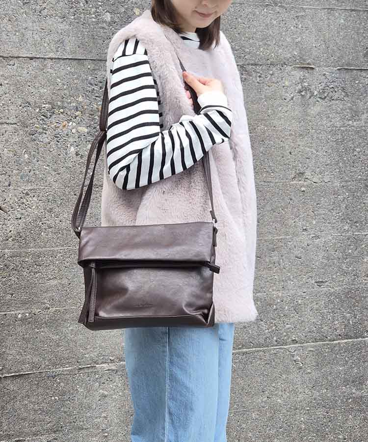 ユニプレーン口折れショルダーバッグ