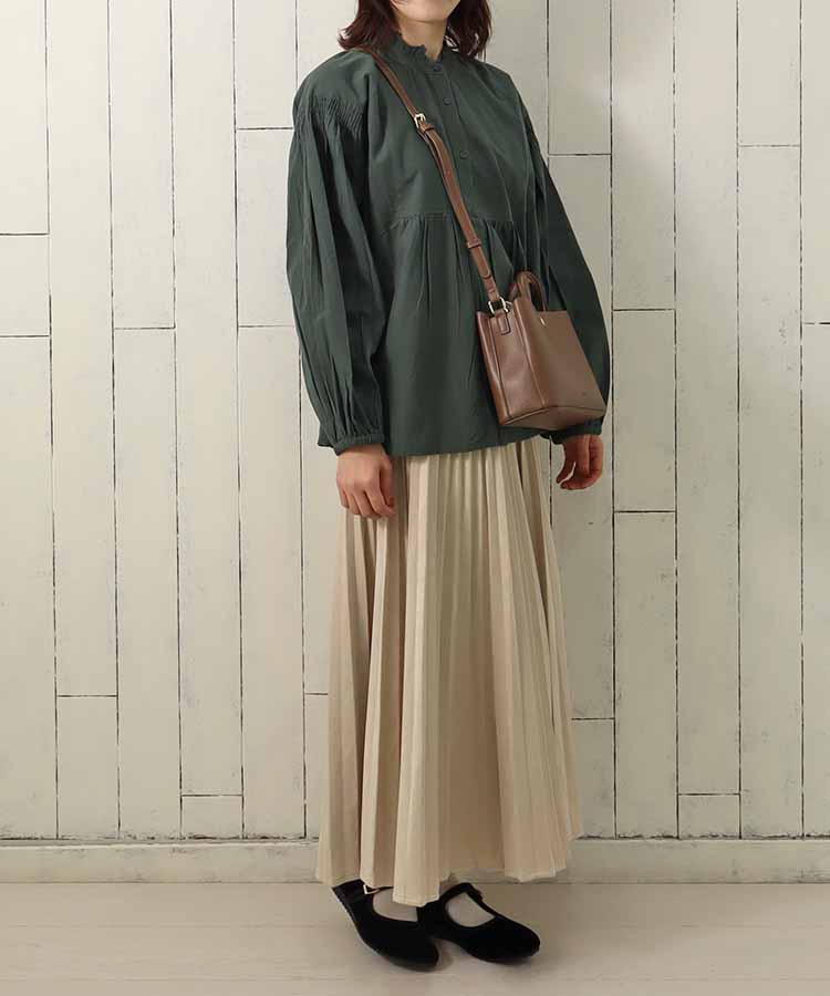 襟フリルシャーリングブラウス