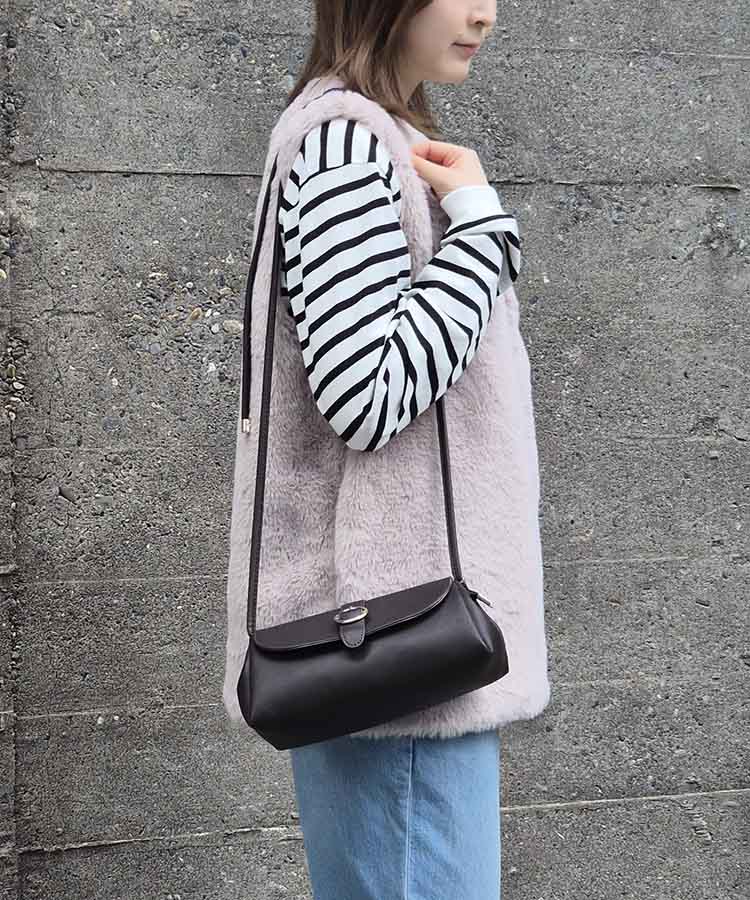 バックルショルダーバッグ