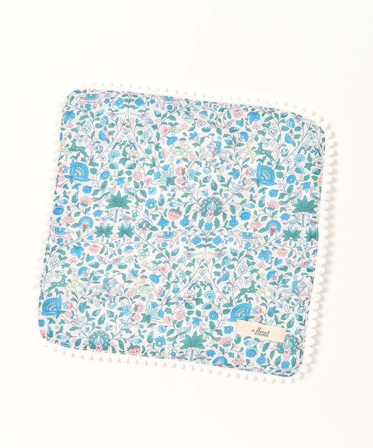 リバティプリントボンボンハンドタオル