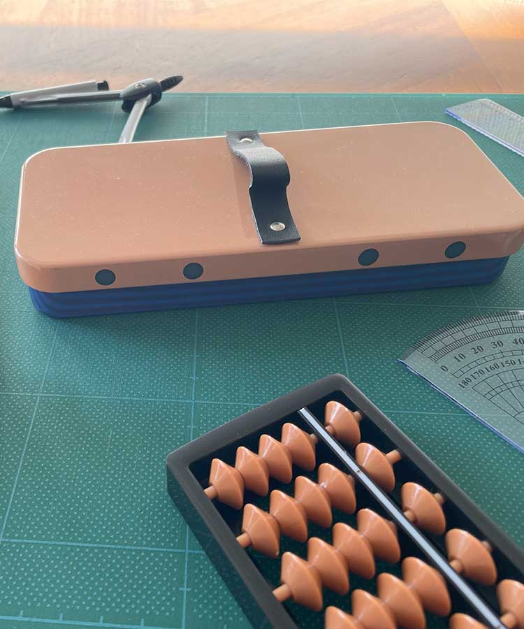 エウレカ 黒板消し缶