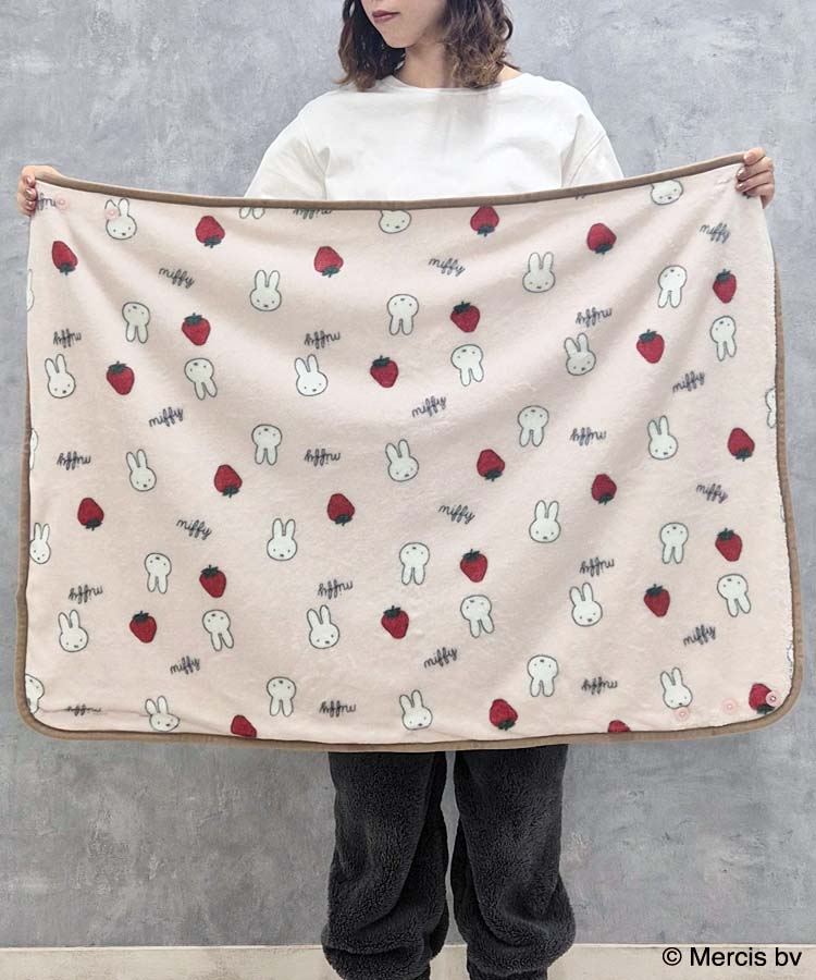 ミッフィーいちご柄ブランケット