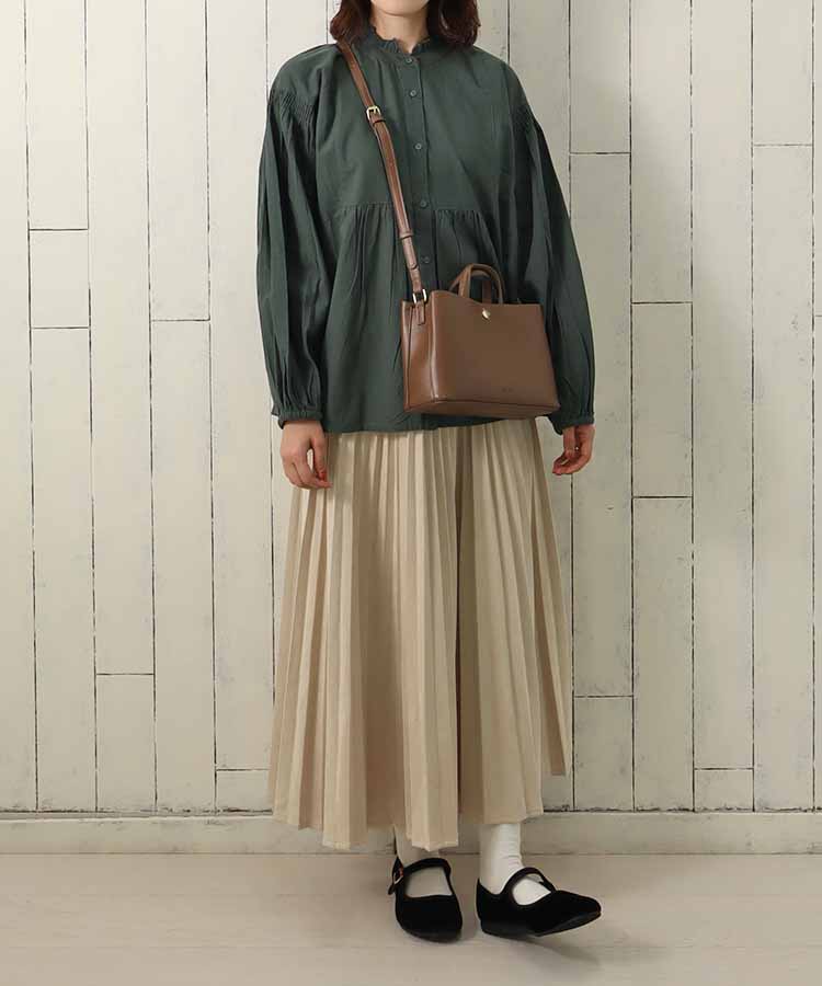 襟フリルシャーリングブラウス