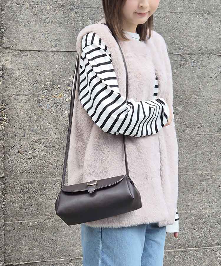 バックルショルダーバッグ