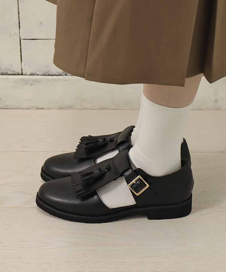 タッセル付きローファー