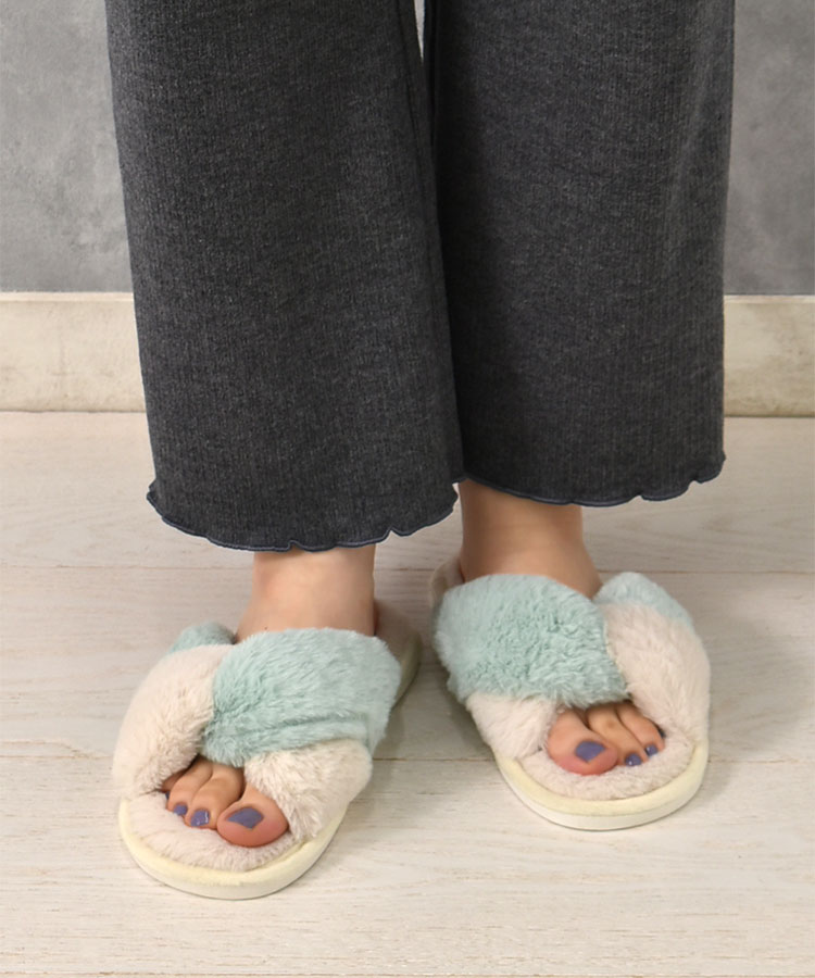 ファークロススリッパ