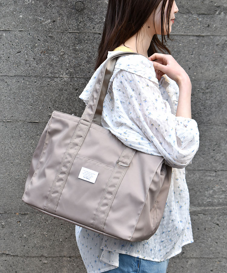 スクエア多ポケットナイロントート