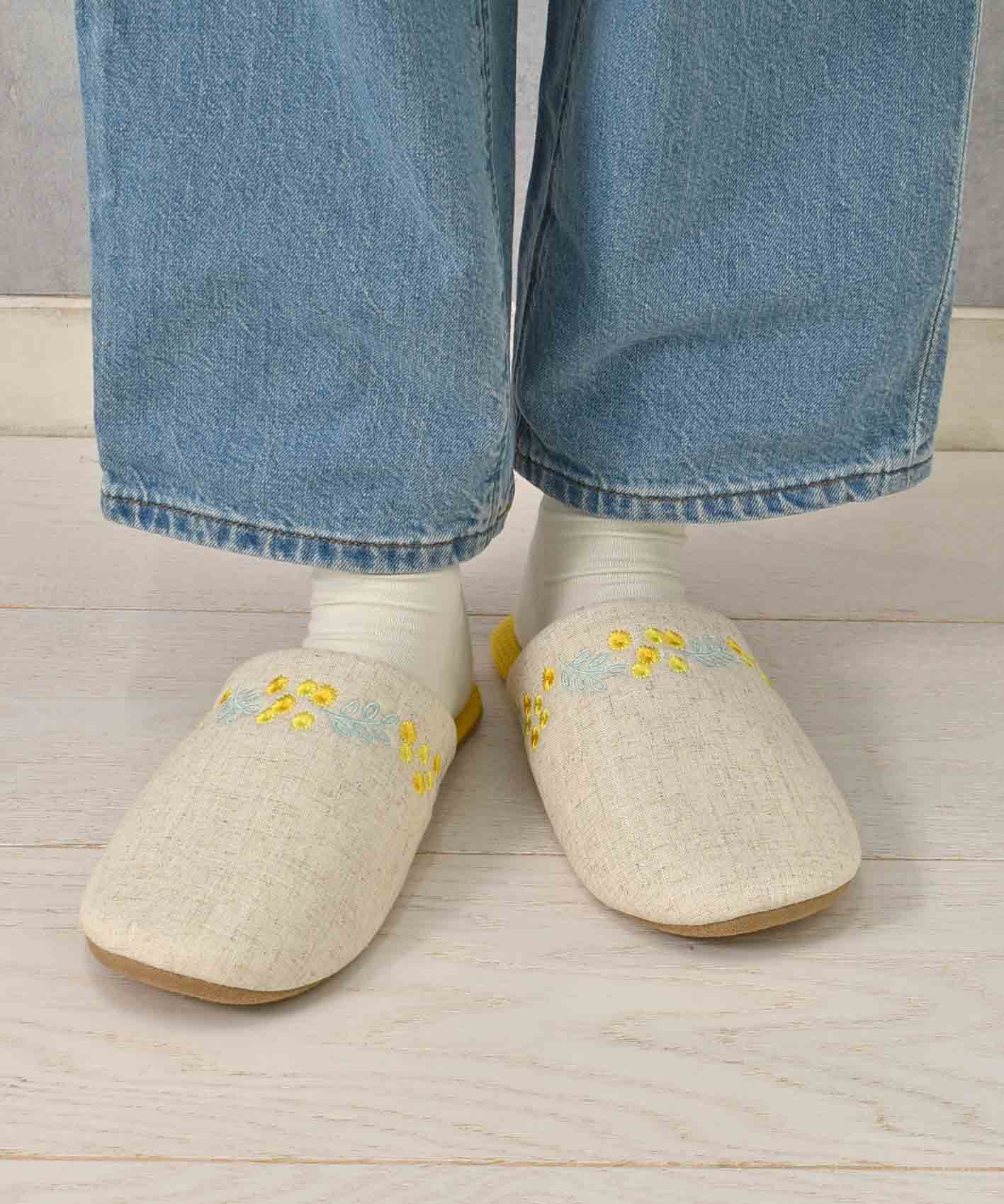 エンブロイダリーフラワースリッパ