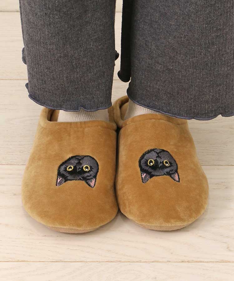ネコ刺繍ルームシューズ