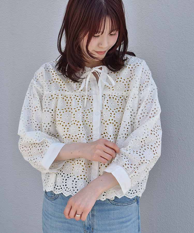 シフリー刺繍ノーカラーブラウス