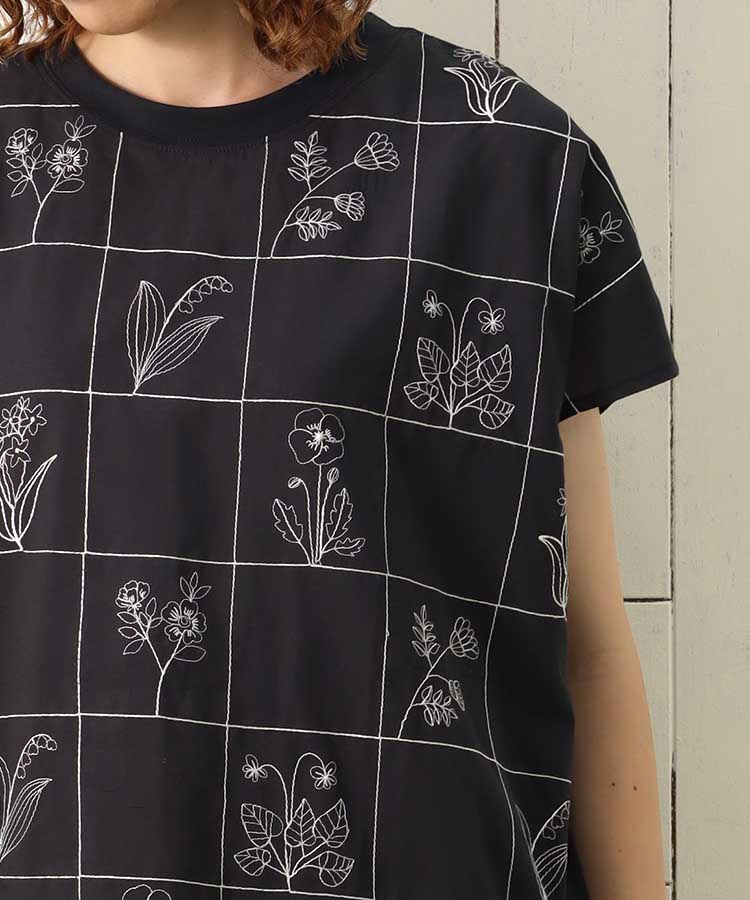 格子フラワー刺繍Tシャツ