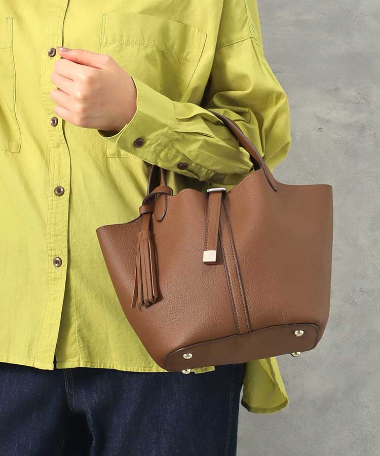 タッセル付きトート