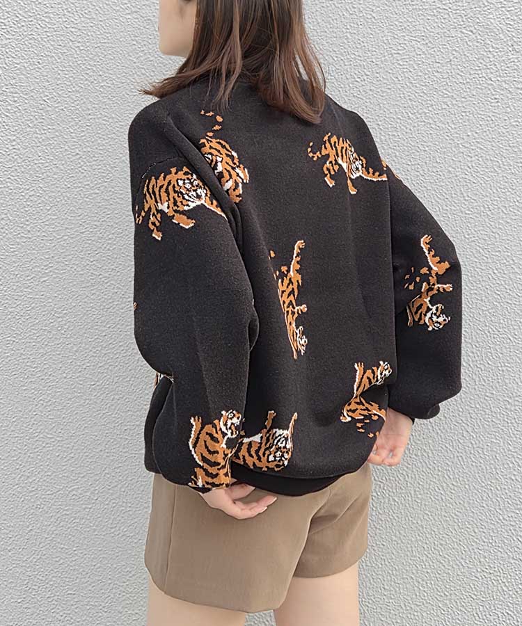 【WEB限定】アニマル総柄ニット