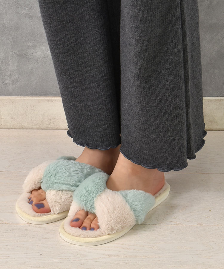 ファークロススリッパ