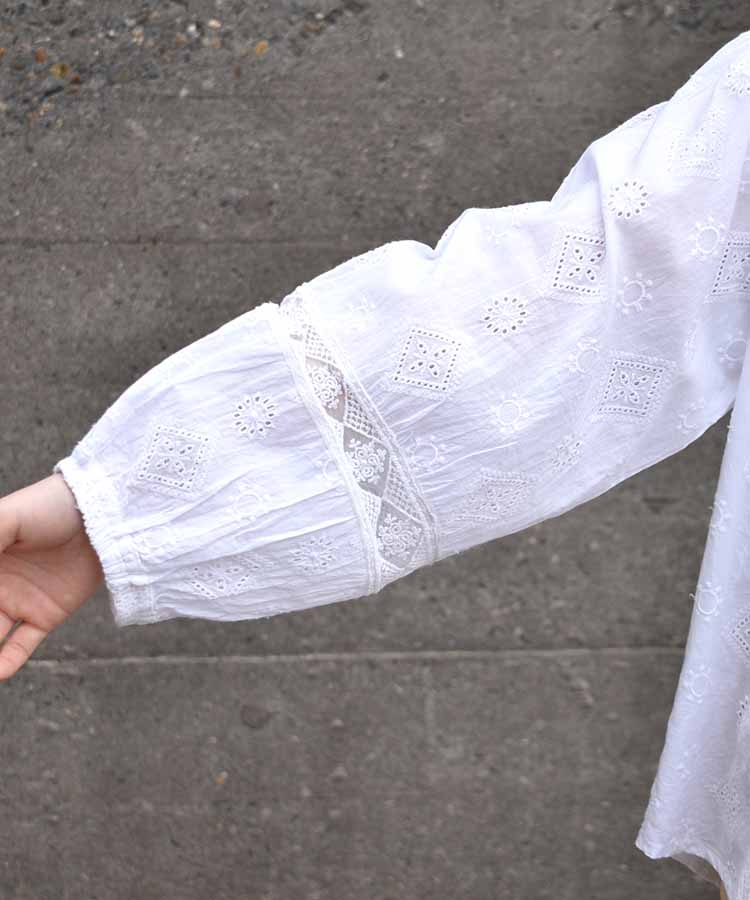 シフリー刺繍ブラウス