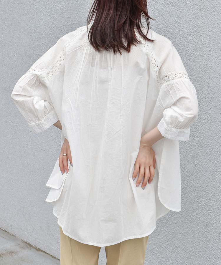 ピンタック後ろシャーリングシャツ