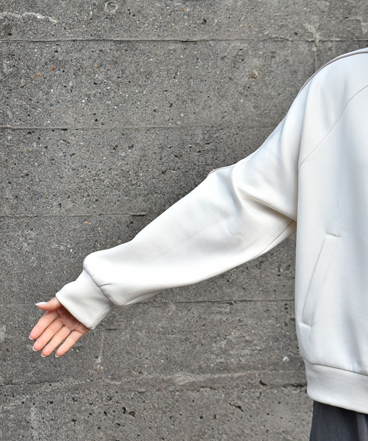 トラックジャケット