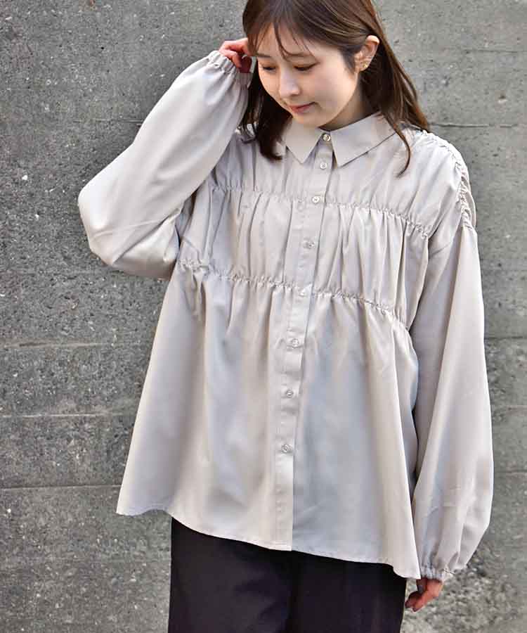 シャーリングブラウス