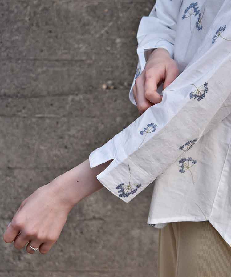 総刺繍ブラウス