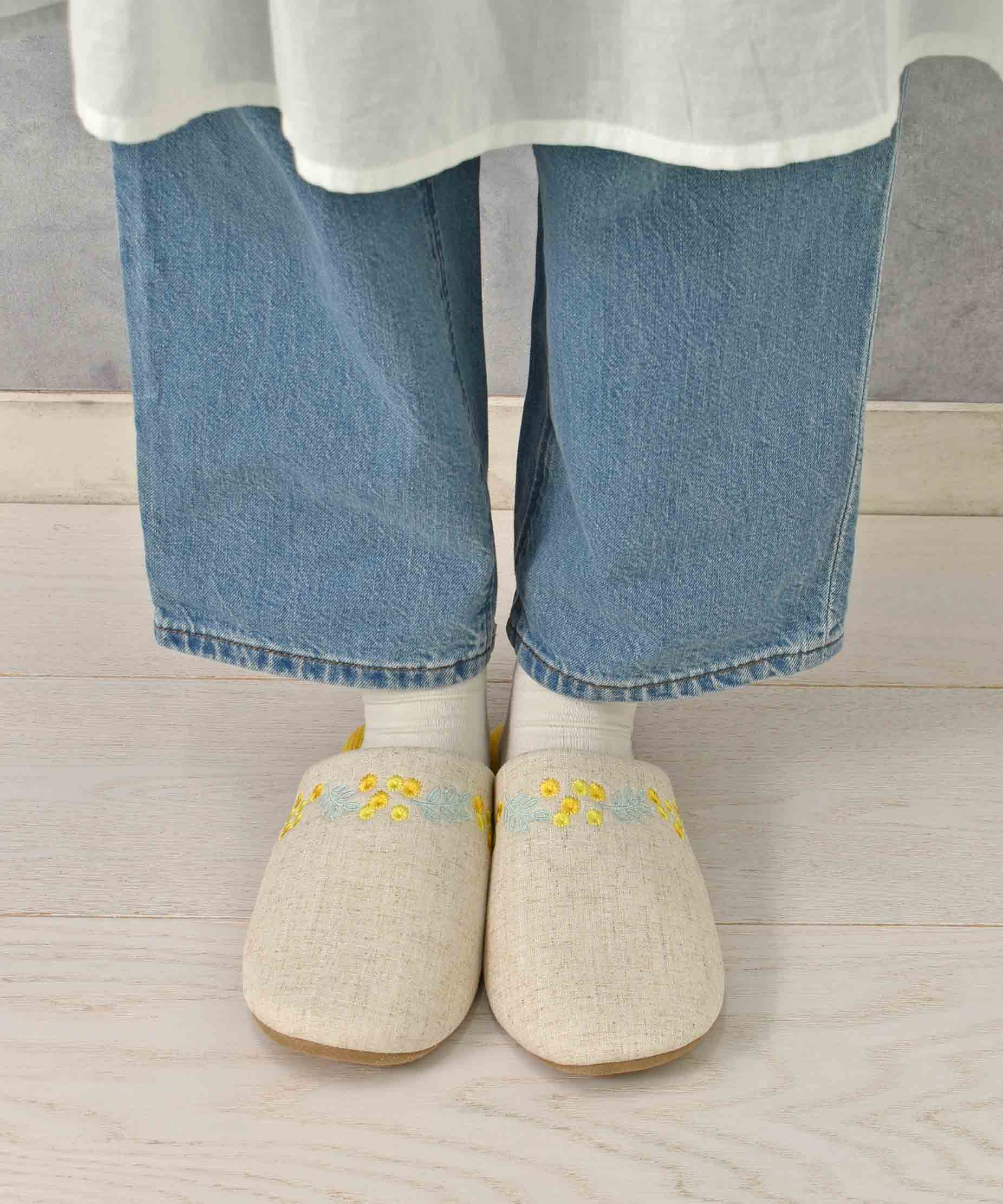 エンブロイダリーフラワースリッパ