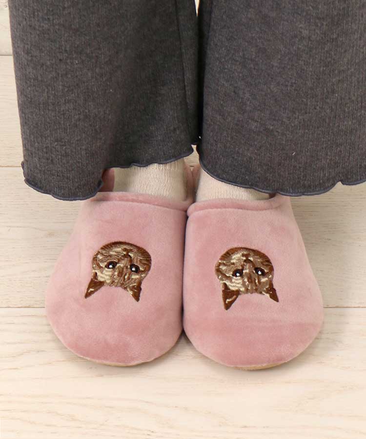 ネコ刺繍ルームシューズ