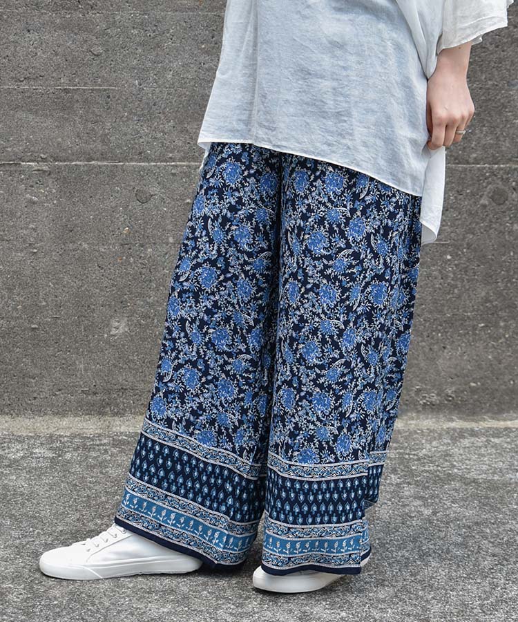 総柄プリントパンツ