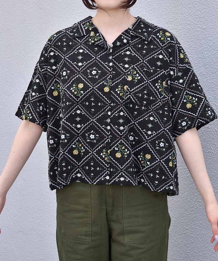総刺繍ブラウス