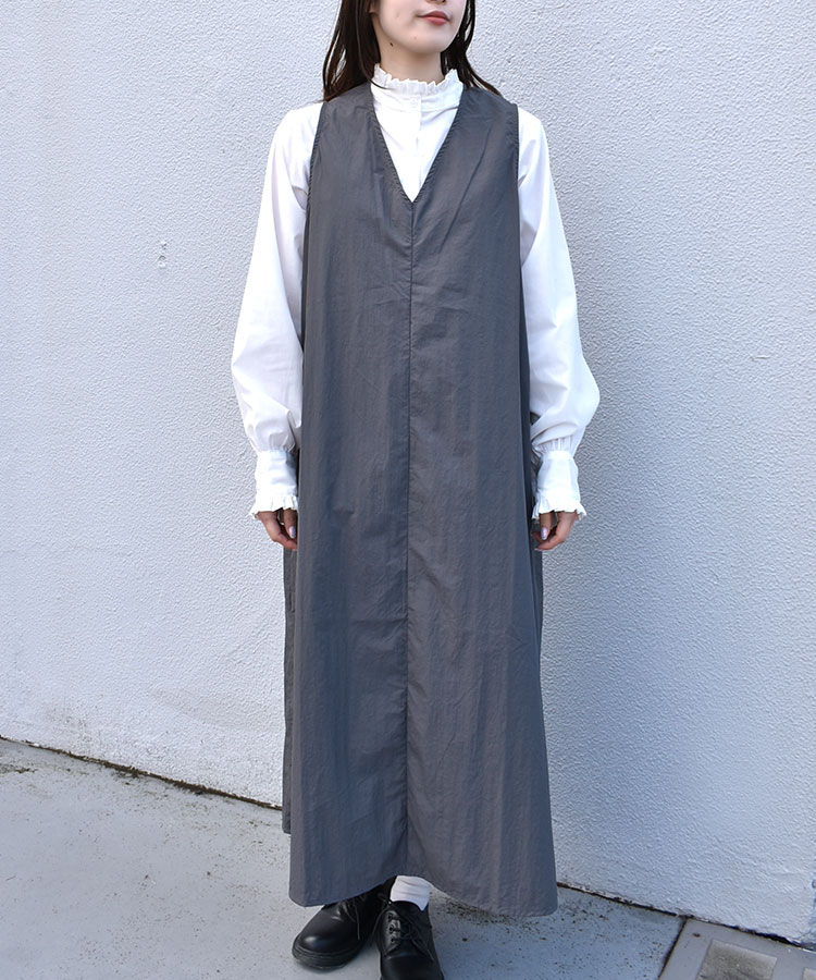 プチフリルブラウス