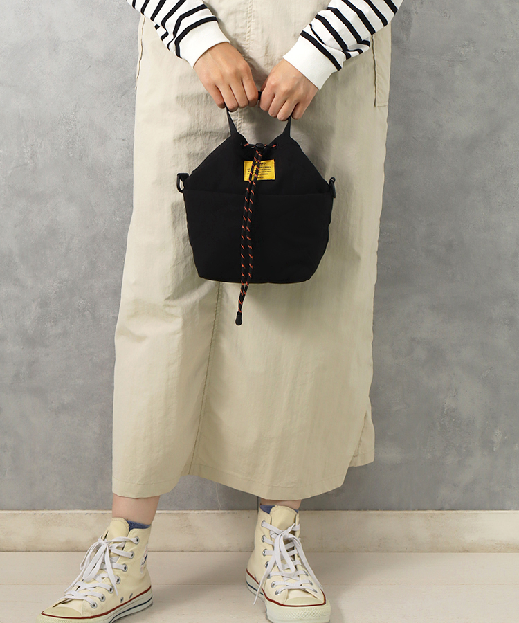 KiUパデットポケッタフルミニバッグ