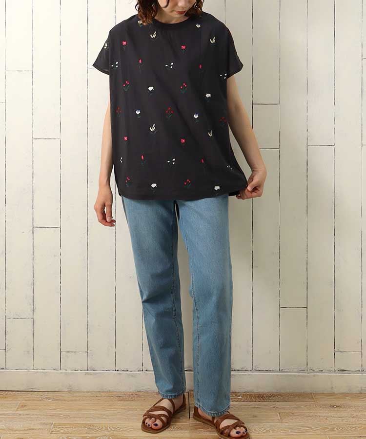 プチフラワー刺繍Tシャツ