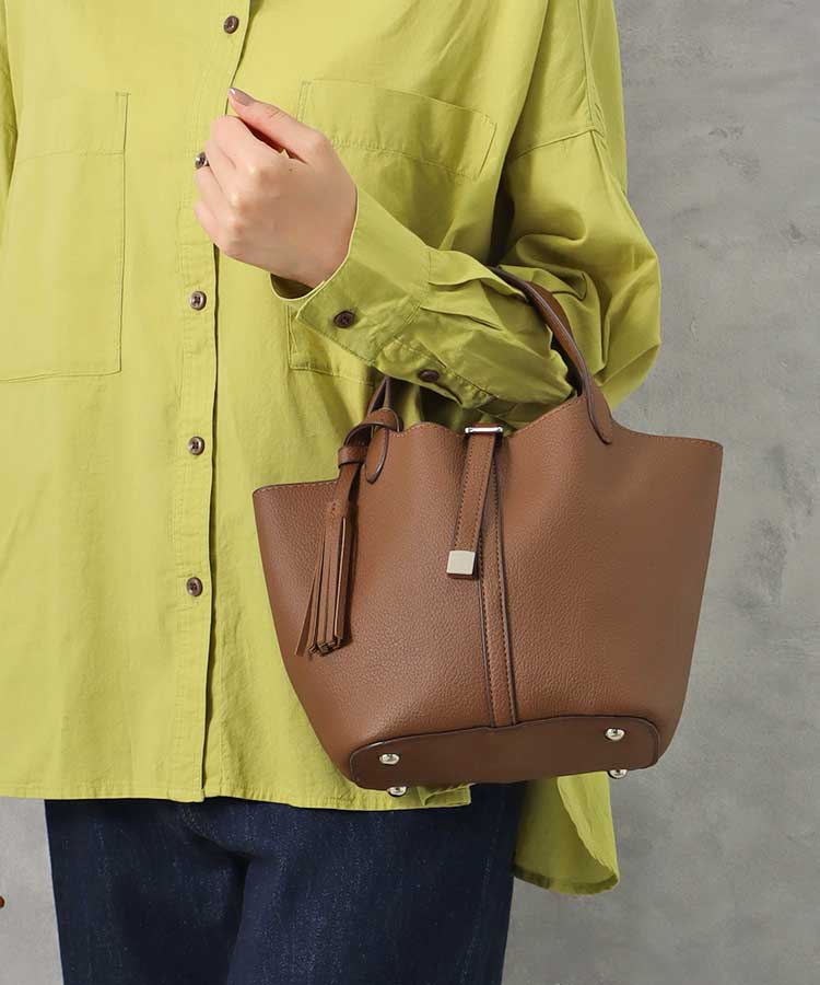 タッセル付きトート