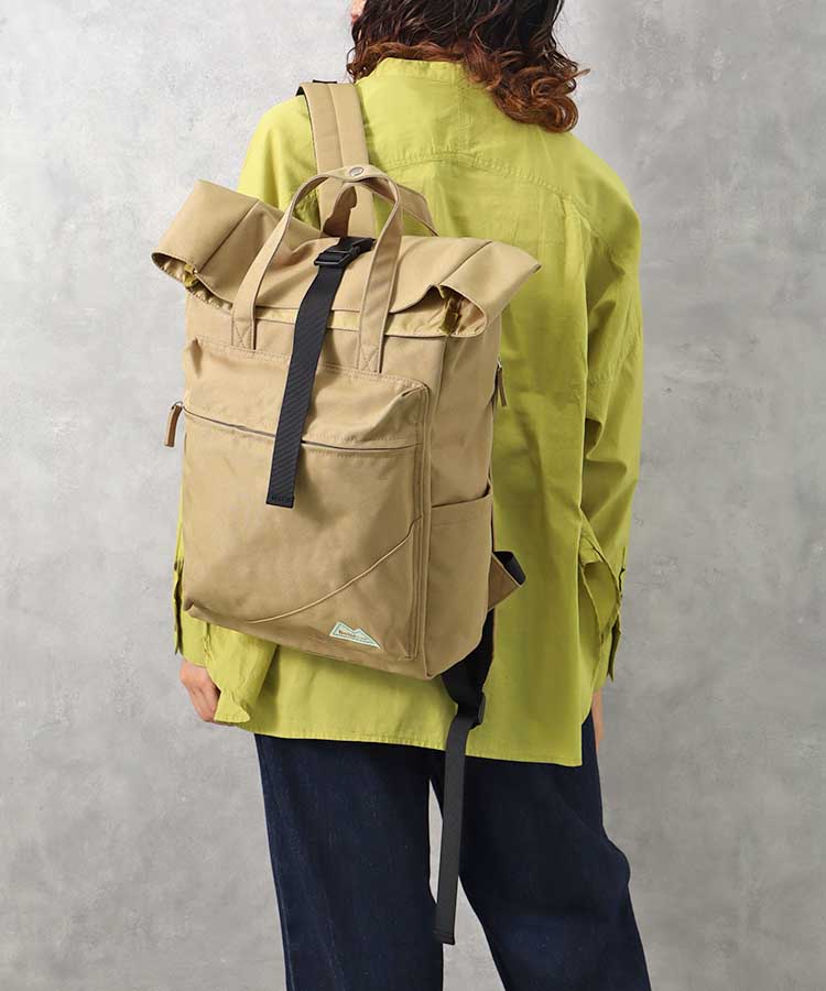 新品　軽量/A4対応　横脂チャームフラップリュック　グレー×カーキ 新品 軽量/A4対応 横脂チャームフラップリュック グレー×カーキ