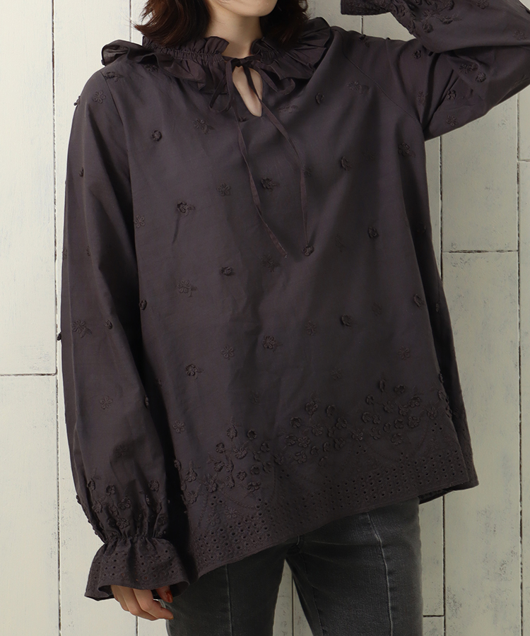 le petaleフリルカラーフラワーブラウス