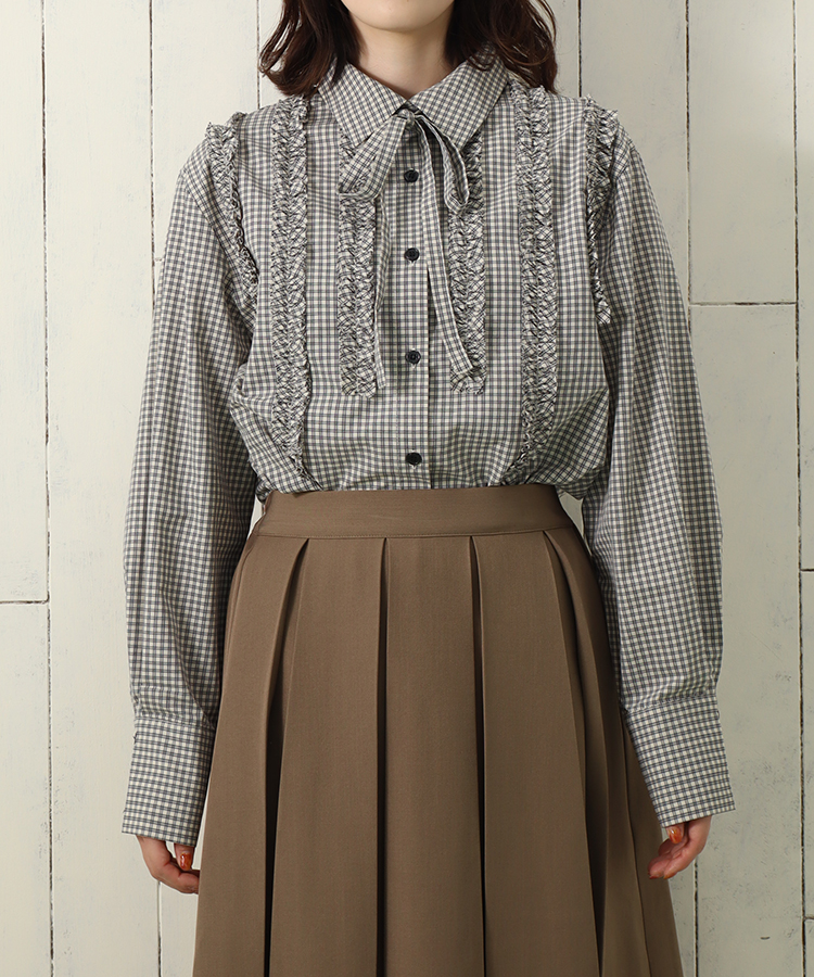 le petaleフリルラインチェックブラウス