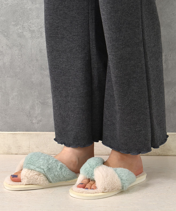 ファークロススリッパ