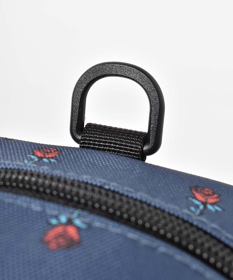 KiUウォーターリペレントスクエアポーチ